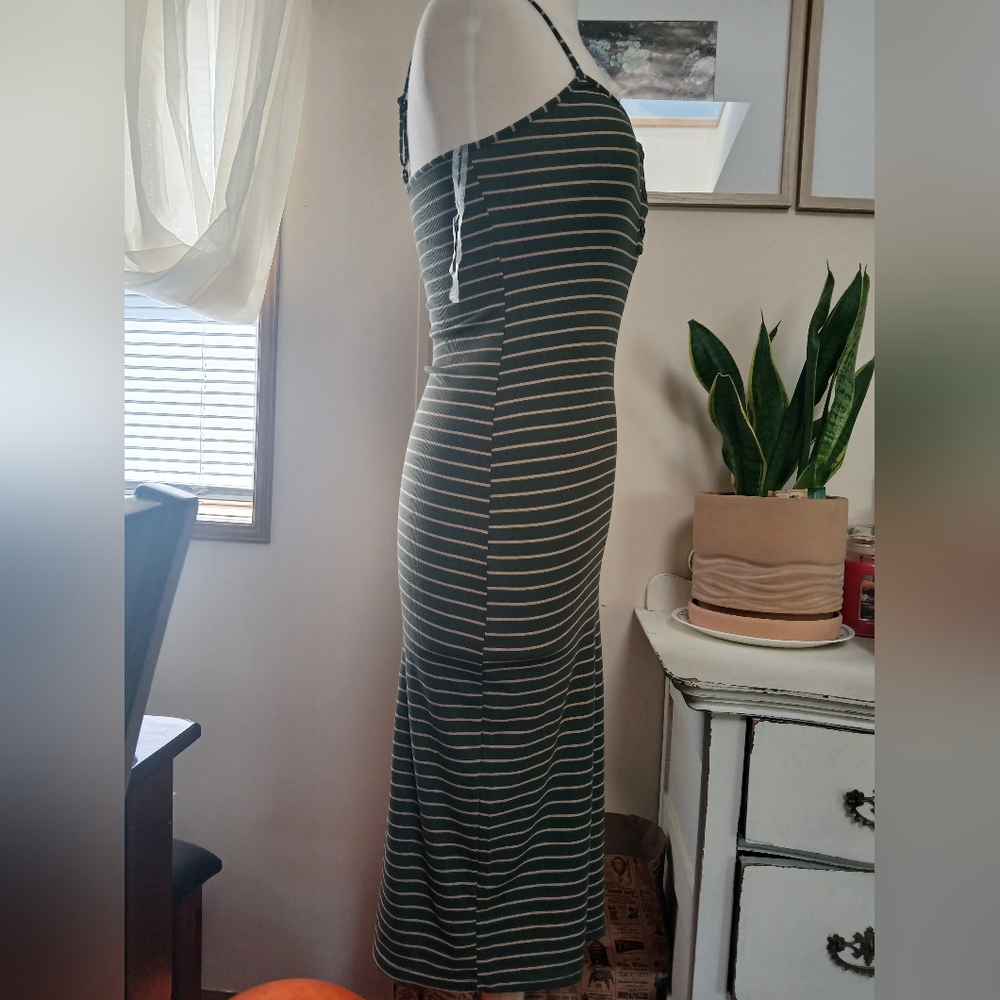 NWT No Boundaries Green And Tan Striped Midi Dress Size Medium - Picture 5 of 8